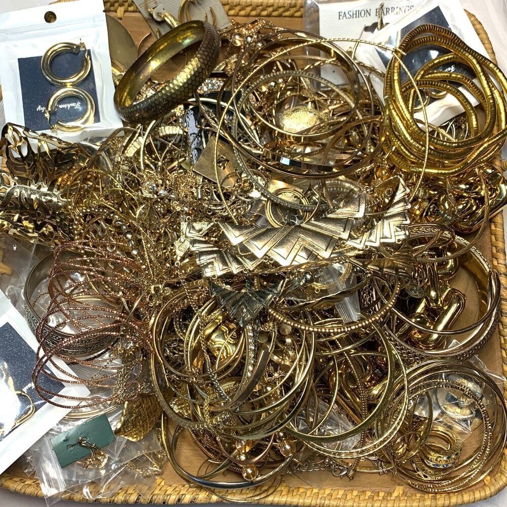 1lb Gold & Gold-Tone Jewelry Bundle - Fun Wearable Mix Many Styles - Picture 7 of 12